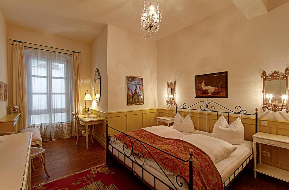 Hotel Orphee - Grosses Haus Регенсбург Екстер'єр фото